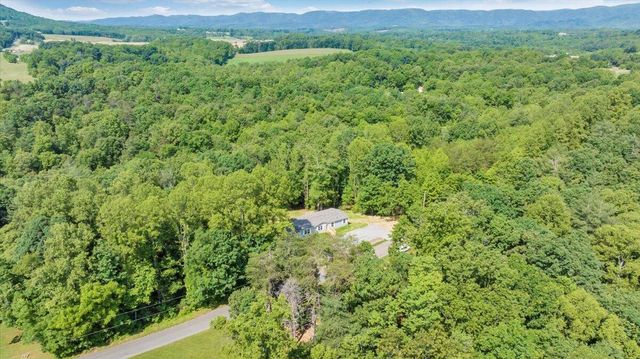 1616 Hickman RD, Rocky Mount, VA 24151
