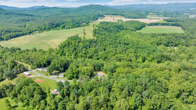 1616 Hickman RD, Rocky Mount, VA 24151