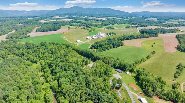1616 Hickman RD, Rocky Mount, VA 24151
