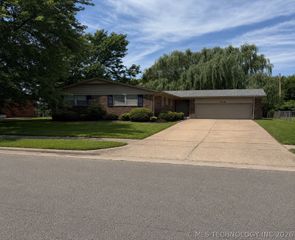 312 N Cedar Street, Owasso, OK 74055