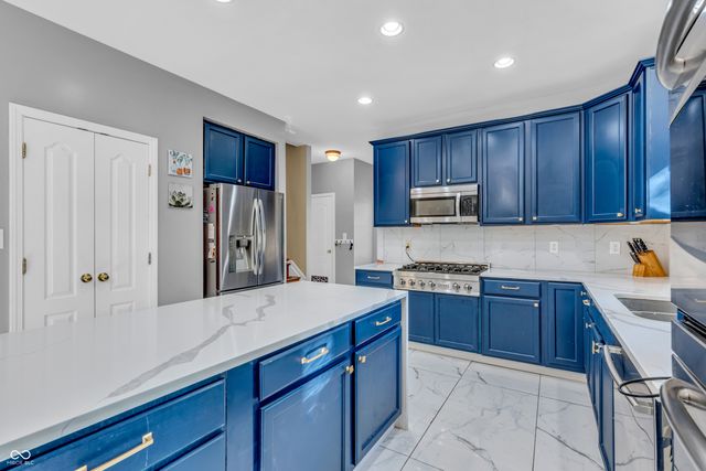 6374 Timberbluff Circle, Avon, IN 46123