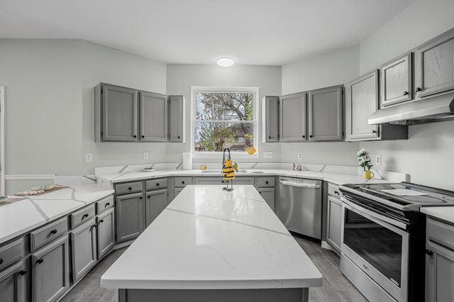 497 Creek Pt, Mount Juliet, TN 37122