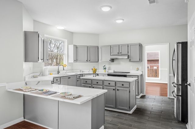 497 Creek Pt, Mount Juliet, TN 37122