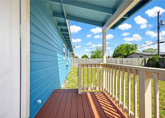 1721 Hickory Pl, Corpus Christi, TX 78416
