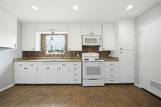 1721 Hickory Pl, Corpus Christi, TX 78416