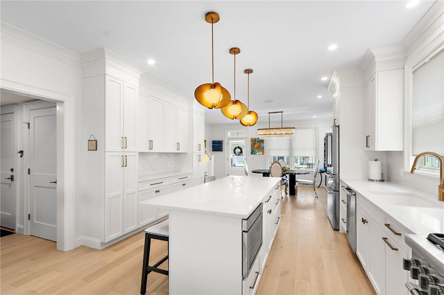 8 Lookout Lane, Portsmouth, RI 02871