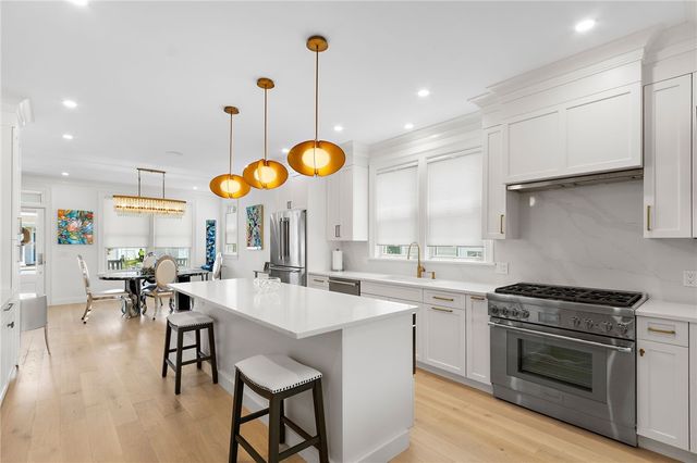8 Lookout Lane, Portsmouth, RI 02871