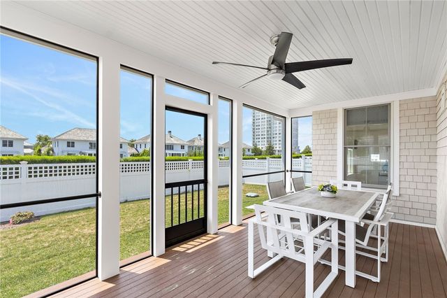 8 Lookout Lane, Portsmouth, RI 02871