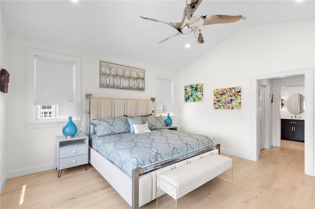 8 Lookout Lane, Portsmouth, RI 02871