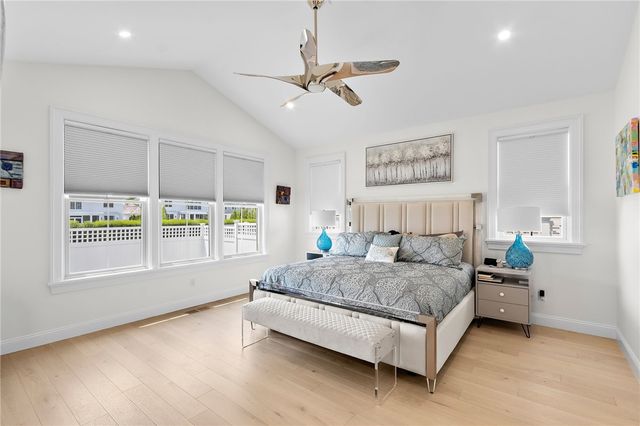 8 Lookout Lane, Portsmouth, RI 02871