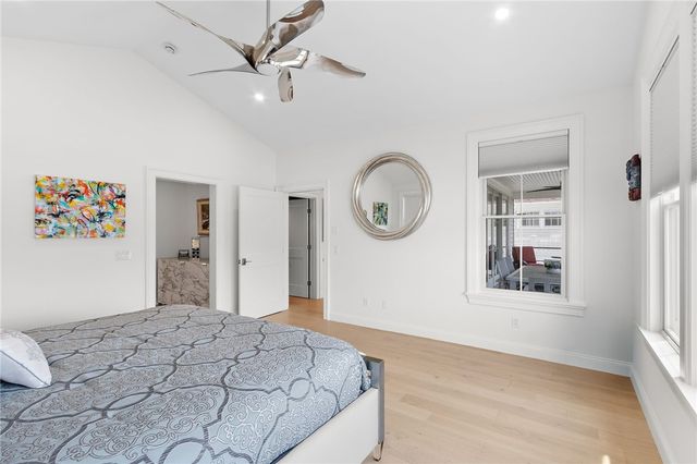 8 Lookout Lane, Portsmouth, RI 02871