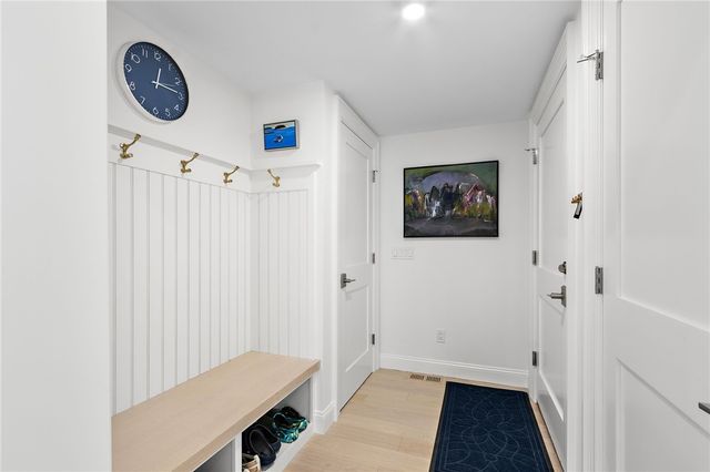 8 Lookout Lane, Portsmouth, RI 02871