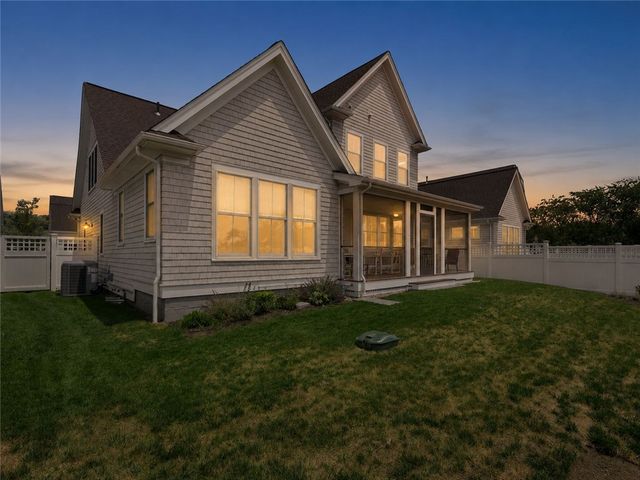 8 Lookout Lane, Portsmouth, RI 02871