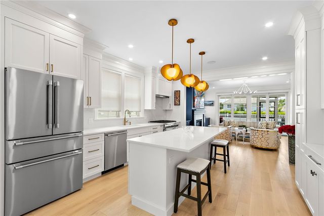 8 Lookout Lane, Portsmouth, RI 02871