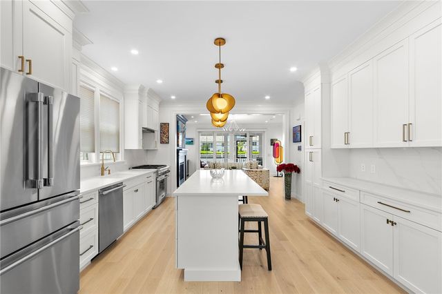 8 Lookout Lane, Portsmouth, RI 02871