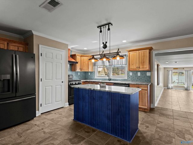 3825 Meadow Wood Circle, Guntersville, AL 35976