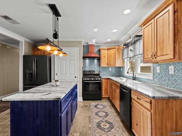 3825 Meadow Wood Circle, Guntersville, AL 35976