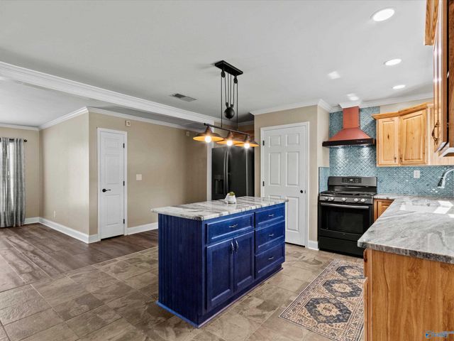 3825 Meadow Wood Circle, Guntersville, AL 35976