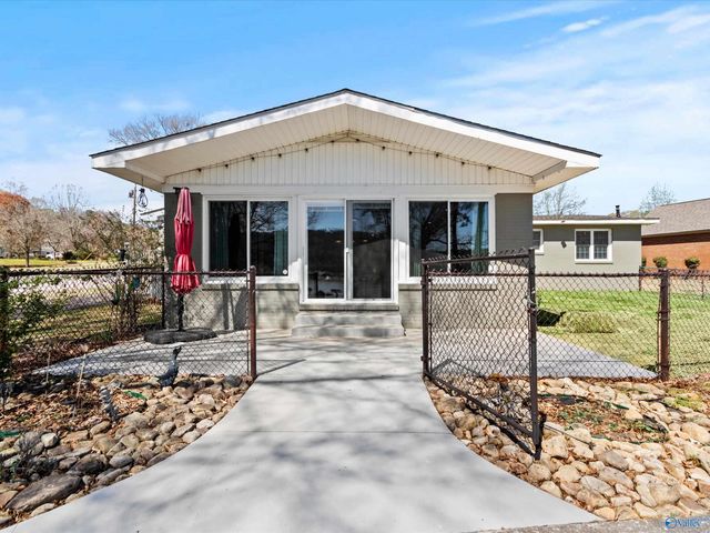 3825 Meadow Wood Circle, Guntersville, AL 35976