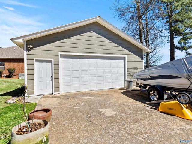 3825 Meadow Wood Circle, Guntersville, AL 35976