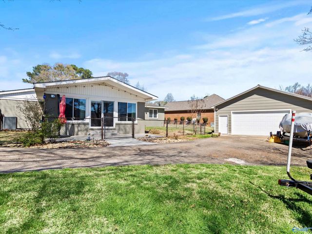 3825 Meadow Wood Circle, Guntersville, AL 35976