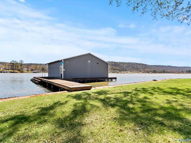 3825 Meadow Wood Circle, Guntersville, AL 35976