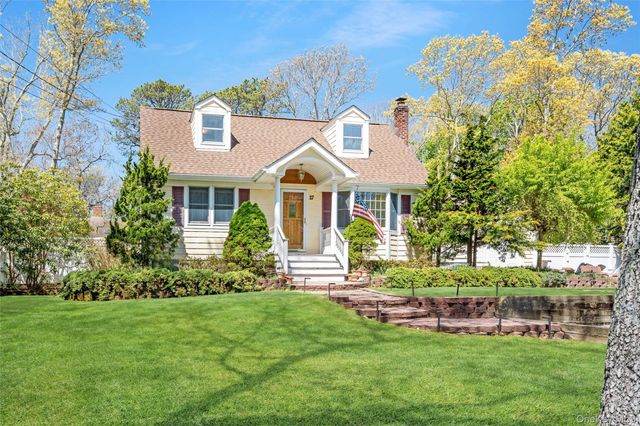 27 Summit Boulevard, Westhampton, NY 11977