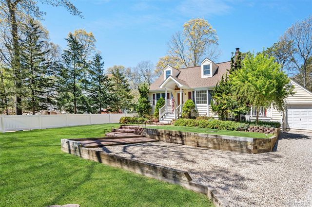 27 Summit Boulevard, Westhampton, NY 11977