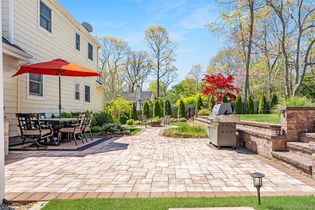 27 Summit Boulevard, Westhampton, NY 11977