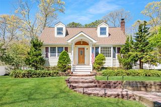 27 Summit Boulevard, Westhampton, NY 11977
