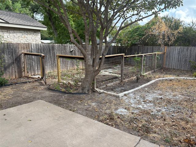 10510 School House LN, Austin, TX 78750