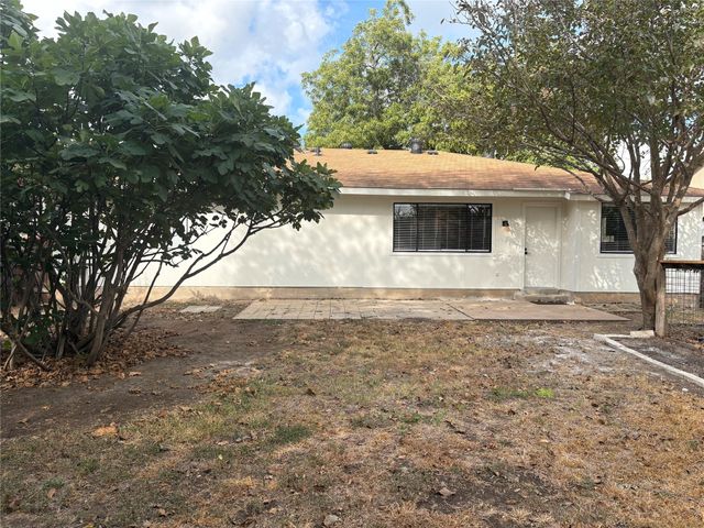 10510 School House LN, Austin, TX 78750