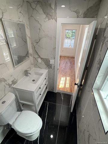122-21 Long Street, New York City, NY 11434