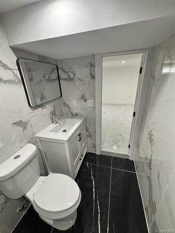 122-21 Long Street, New York City, NY 11434