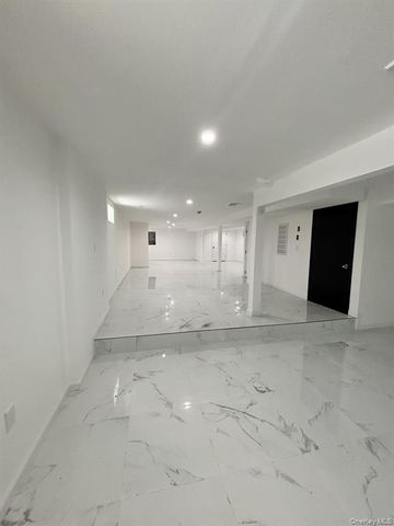 122-21 Long Street, New York City, NY 11434