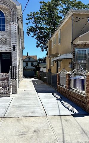 122-21 Long Street, New York City, NY 11434