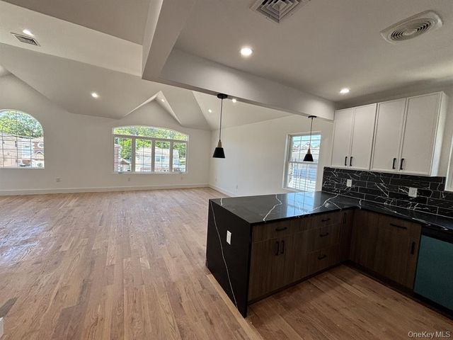 122-21 Long Street, New York City, NY 11434