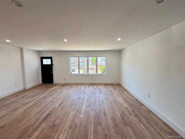 122-21 Long Street, New York City, NY 11434