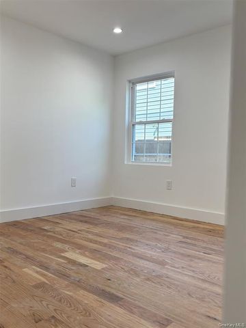 122-21 Long Street, New York City, NY 11434