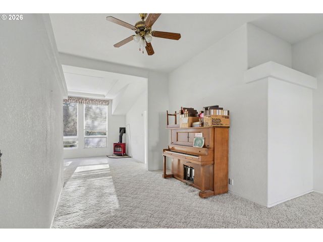 2717 MAIA Loop, Springfield, OR 97477