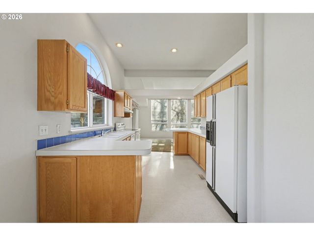 2717 MAIA Loop, Springfield, OR 97477