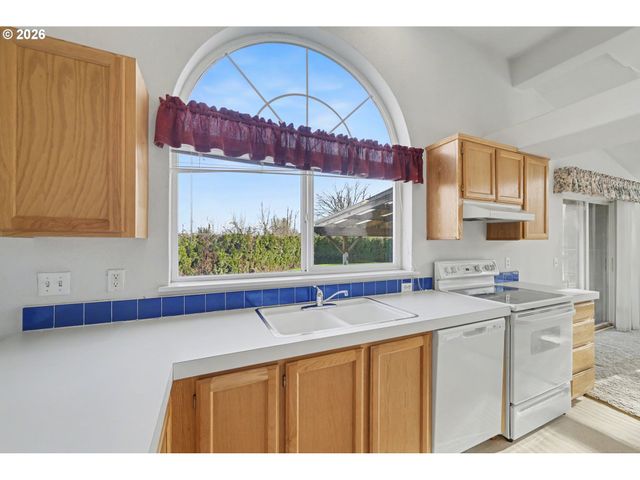 2717 MAIA Loop, Springfield, OR 97477