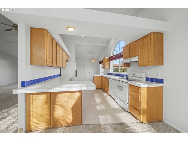 2717 MAIA Loop, Springfield, OR 97477