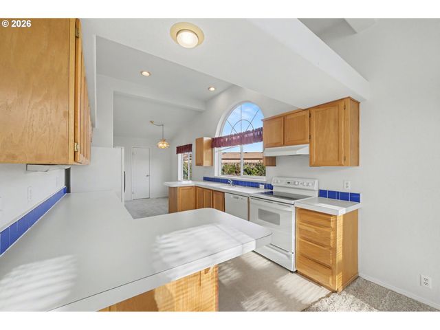 2717 MAIA Loop, Springfield, OR 97477