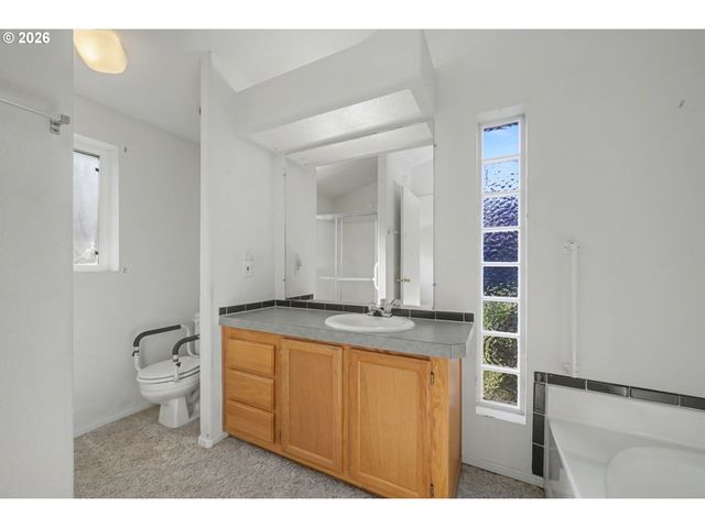 2717 MAIA Loop, Springfield, OR 97477