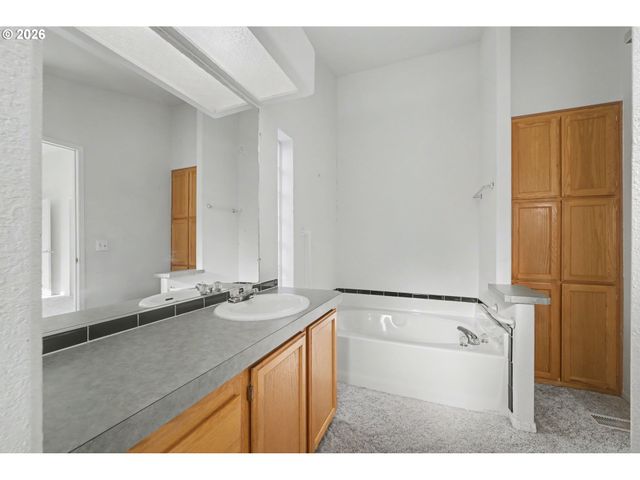 2717 MAIA Loop, Springfield, OR 97477