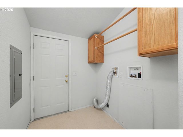 2717 MAIA Loop, Springfield, OR 97477