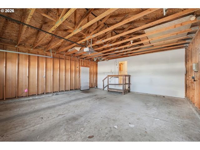 2717 MAIA Loop, Springfield, OR 97477