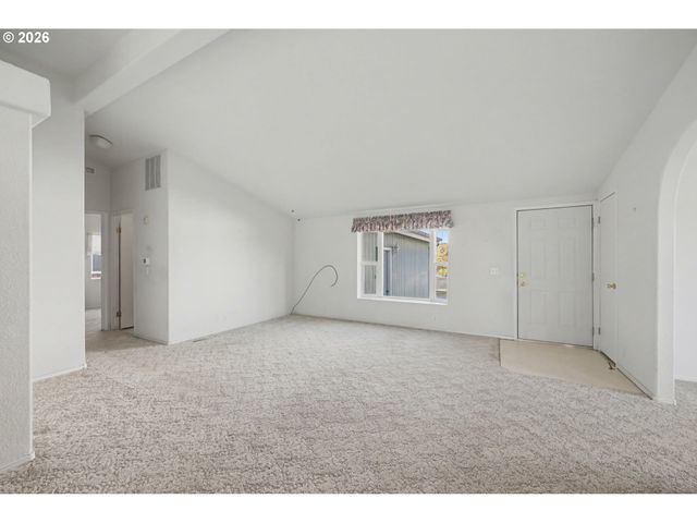 2717 MAIA Loop, Springfield, OR 97477