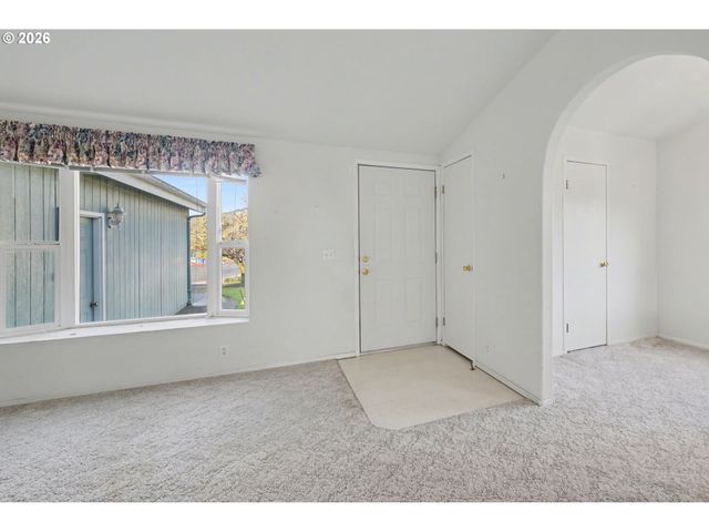 2717 MAIA Loop, Springfield, OR 97477